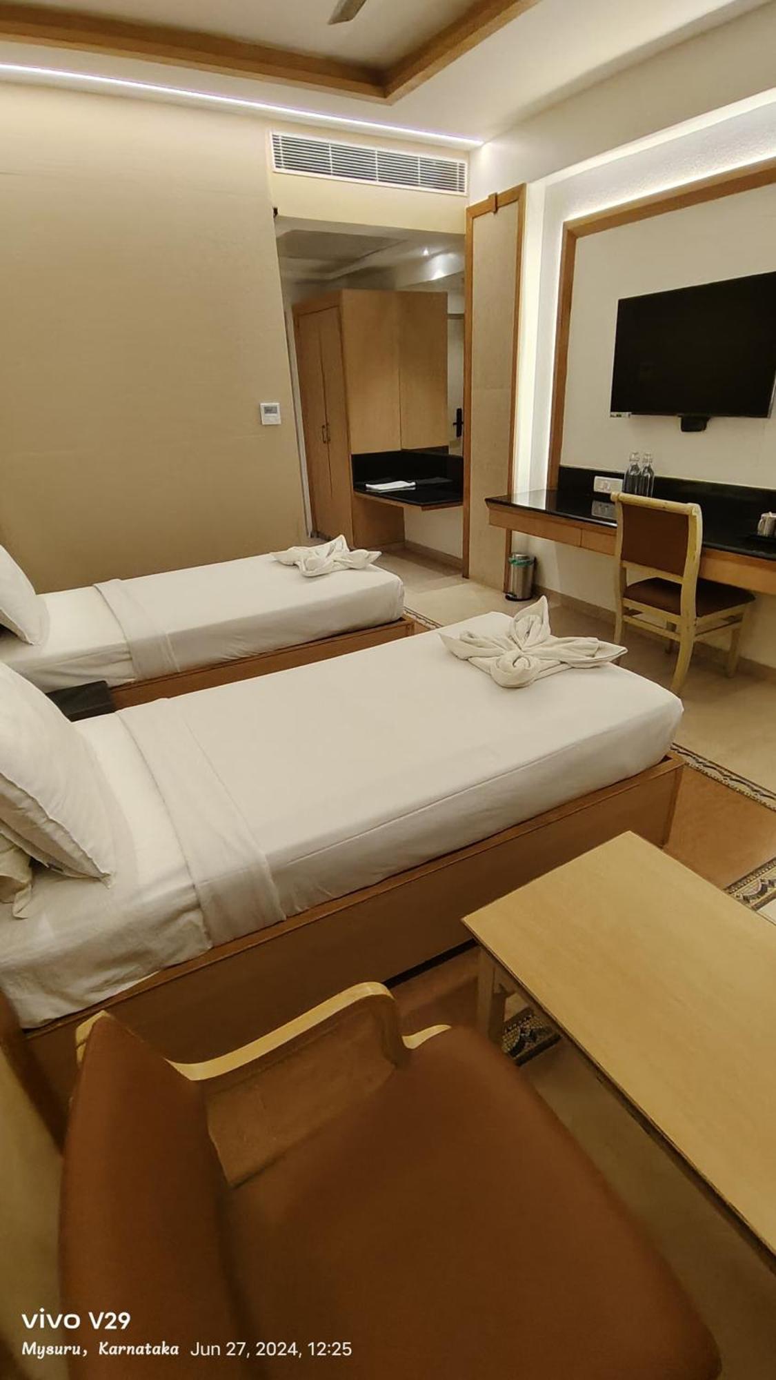 Hotel Roopa Mysuru Zewnętrze zdjęcie
