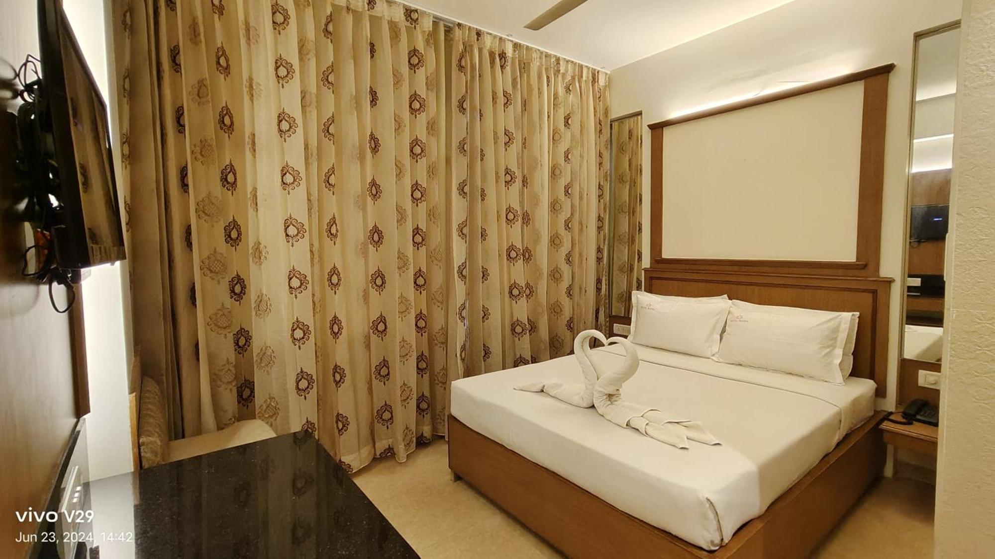 Hotel Roopa Mysuru Zewnętrze zdjęcie