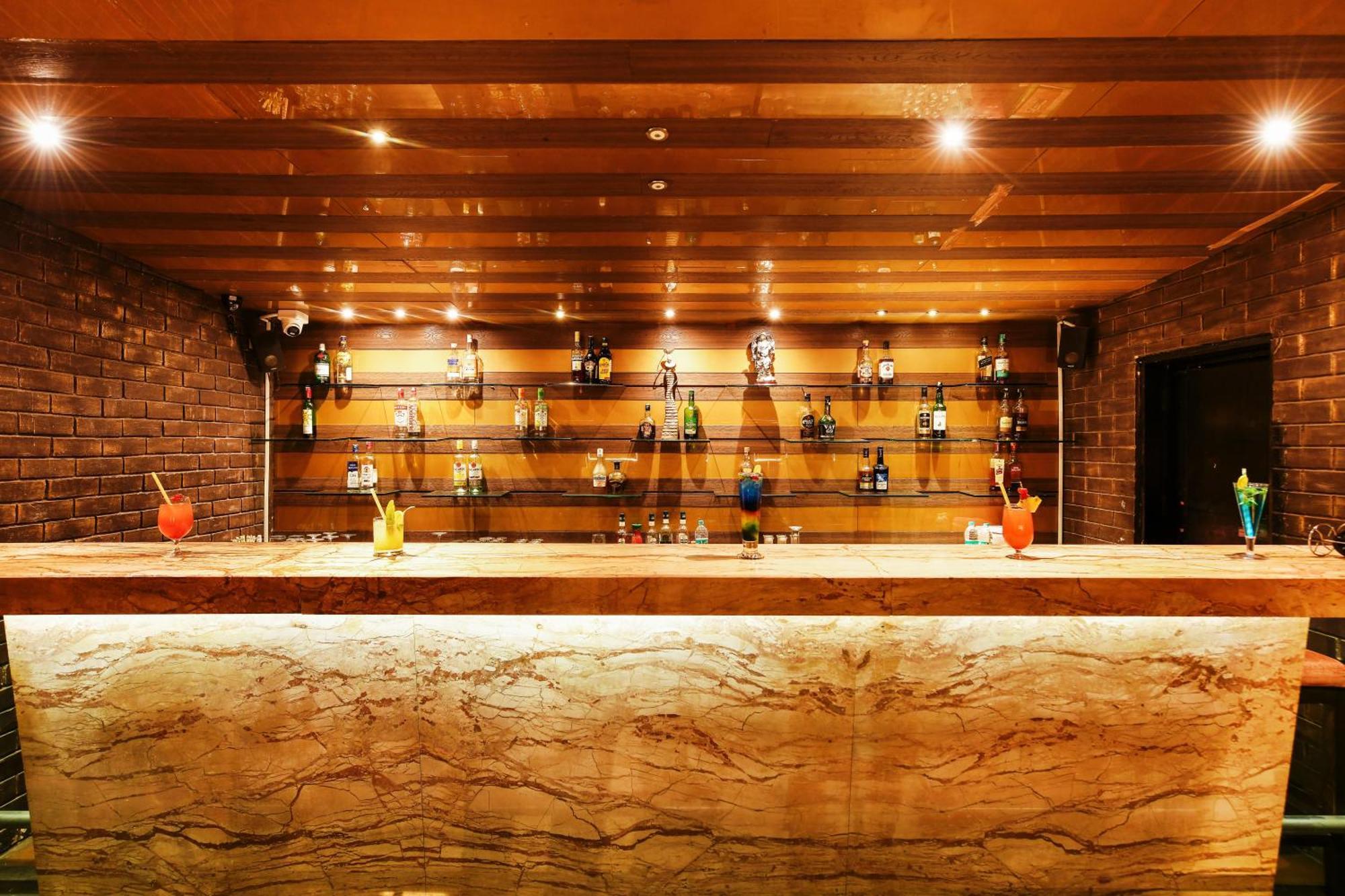 Hotel Roopa Mysuru Zewnętrze zdjęcie