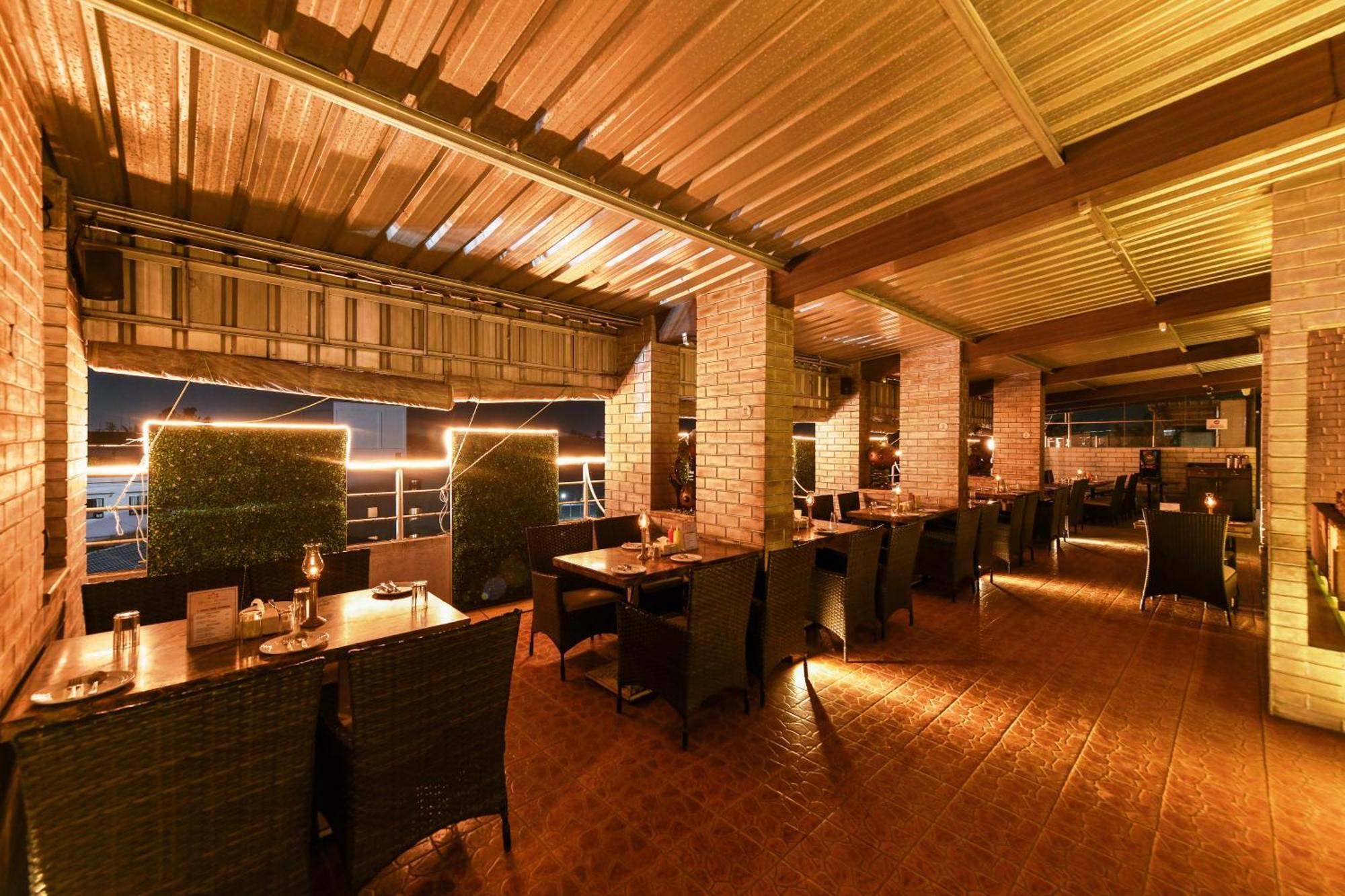 Hotel Roopa Mysuru Zewnętrze zdjęcie