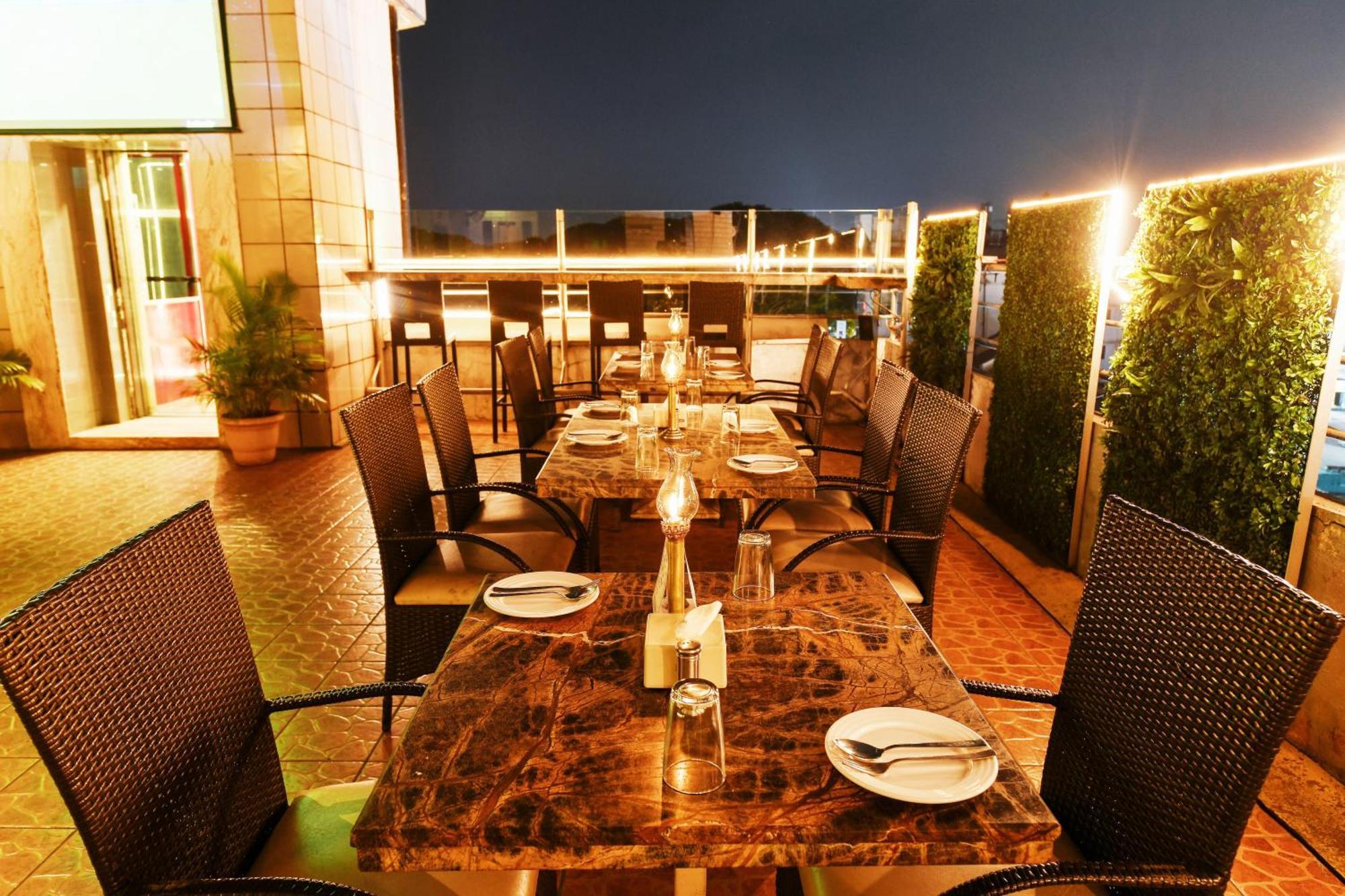 Hotel Roopa Mysuru Zewnętrze zdjęcie