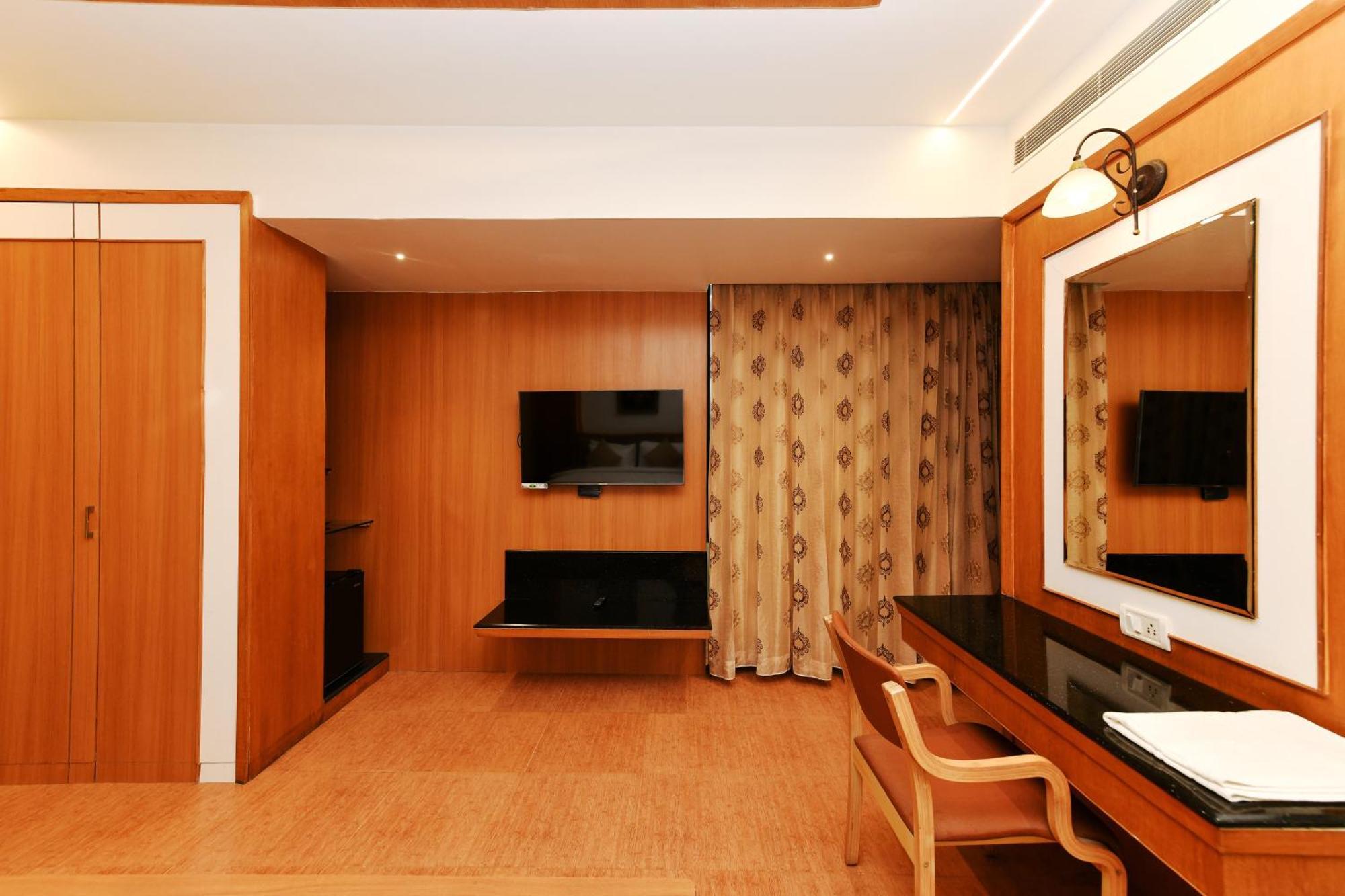 Hotel Roopa Mysuru Zewnętrze zdjęcie
