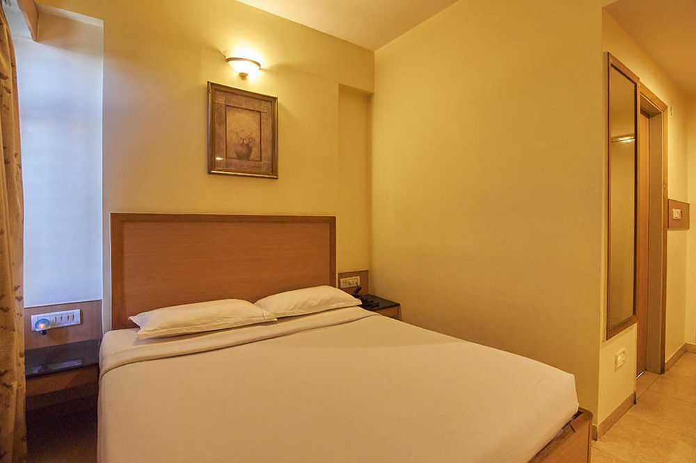 Hotel Roopa Mysuru Zewnętrze zdjęcie